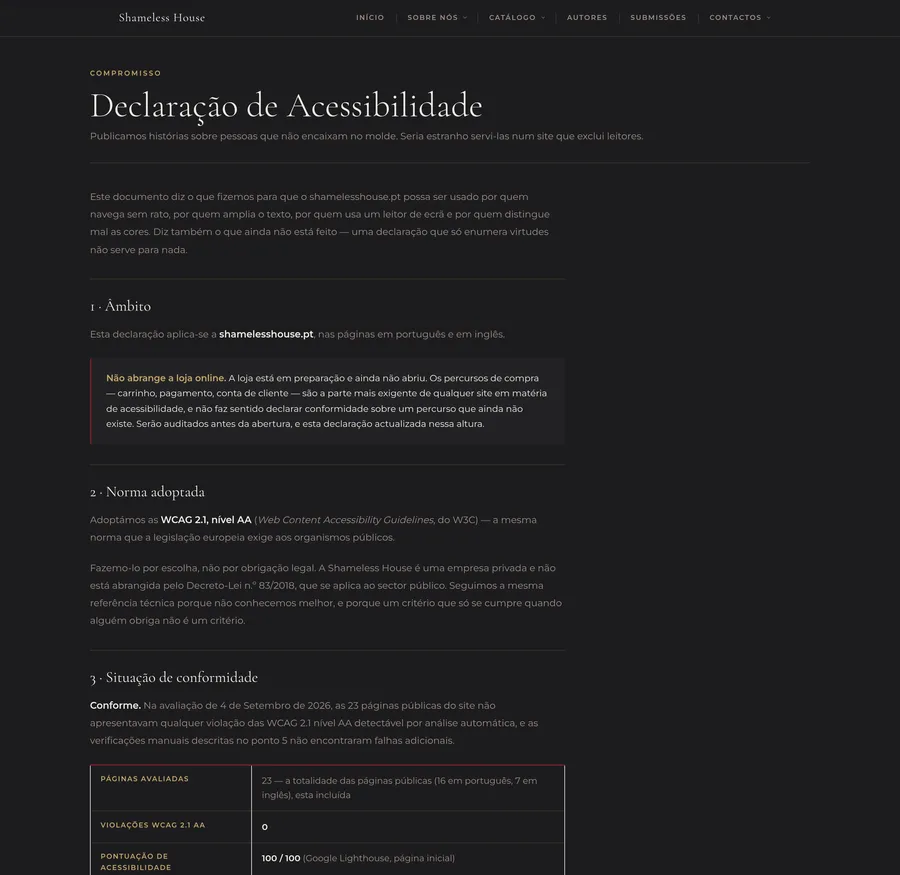 Declaração de Acessibilidade: âmbito com o aviso de que não abrange a loja online, norma WCAG 2.1 nível AA adoptada por escolha e situação de conformidade, com a tabela de 23 páginas avaliadas e 0 violações.